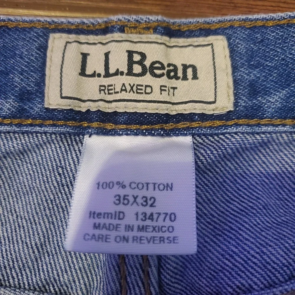 LL Bean Relaxed Fit Jeans Mens 35x32 Medium Wash Straight Leg Denim 134770